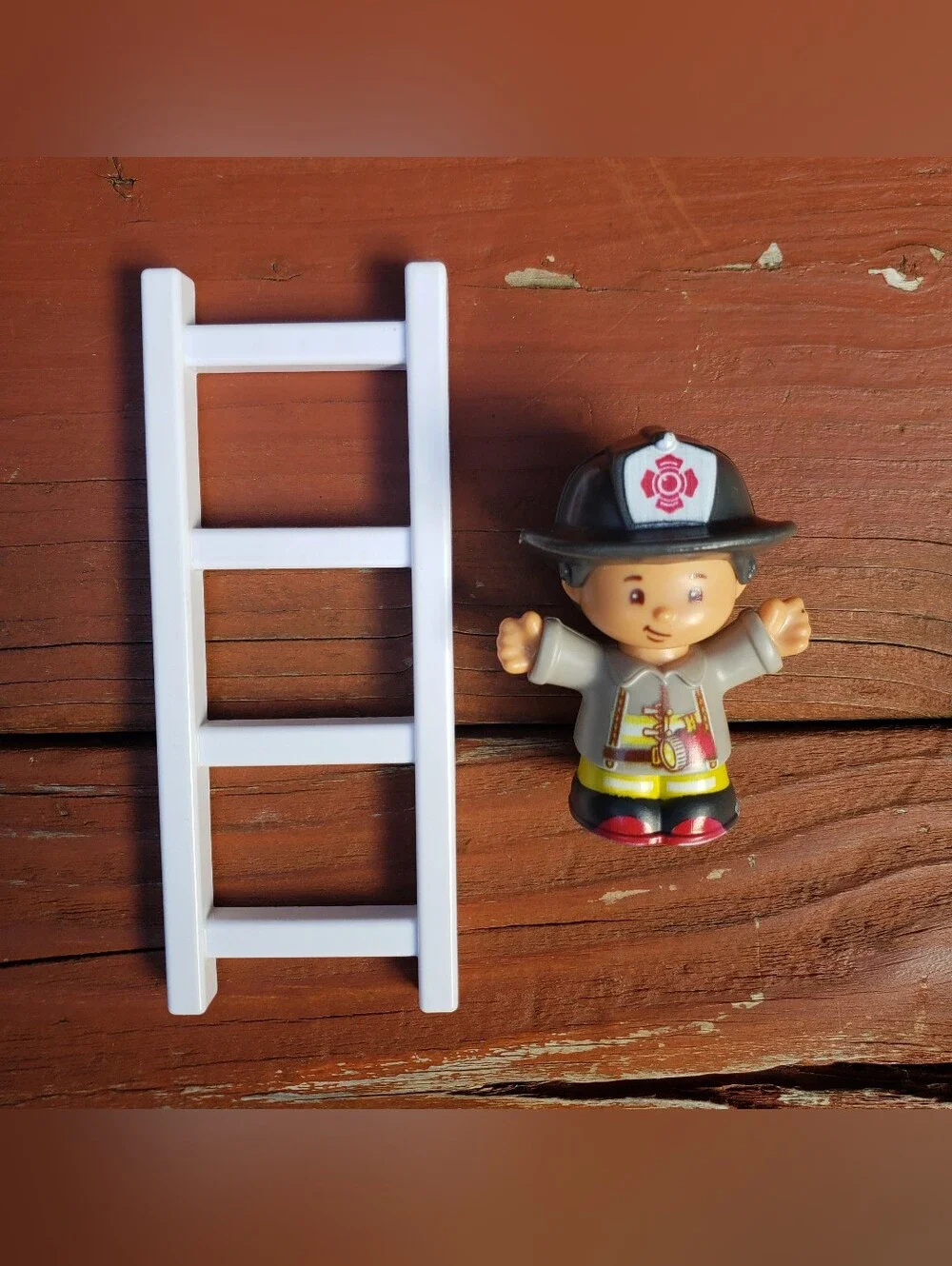 2016 Fisher-Price Little People Fire Truck & Firefighter Figures - Makes Noise